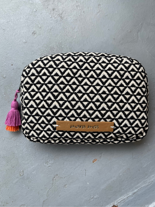 SAMPLE SALE I Cosmetic bag beautified in black/white patterned I non-returnable