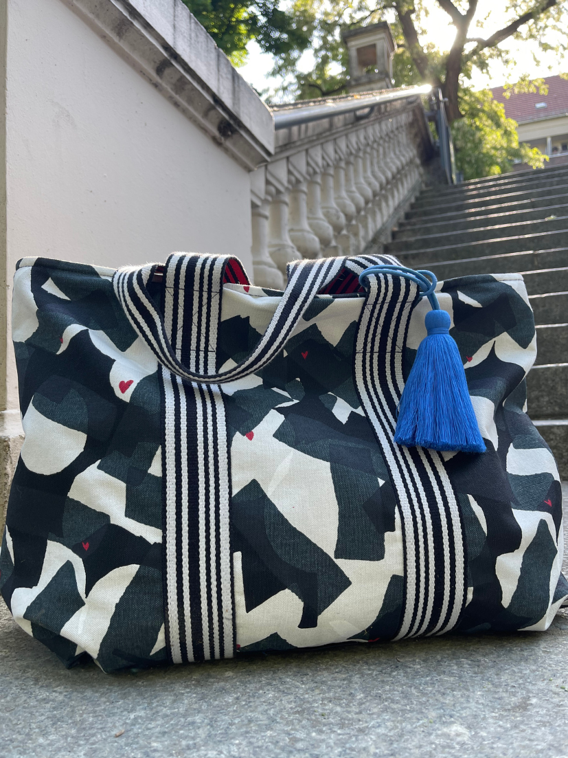 mara mea x Wolke Hegenbarth Shopper Travel Bag love always mit Muster Print in Schwarz WeiB