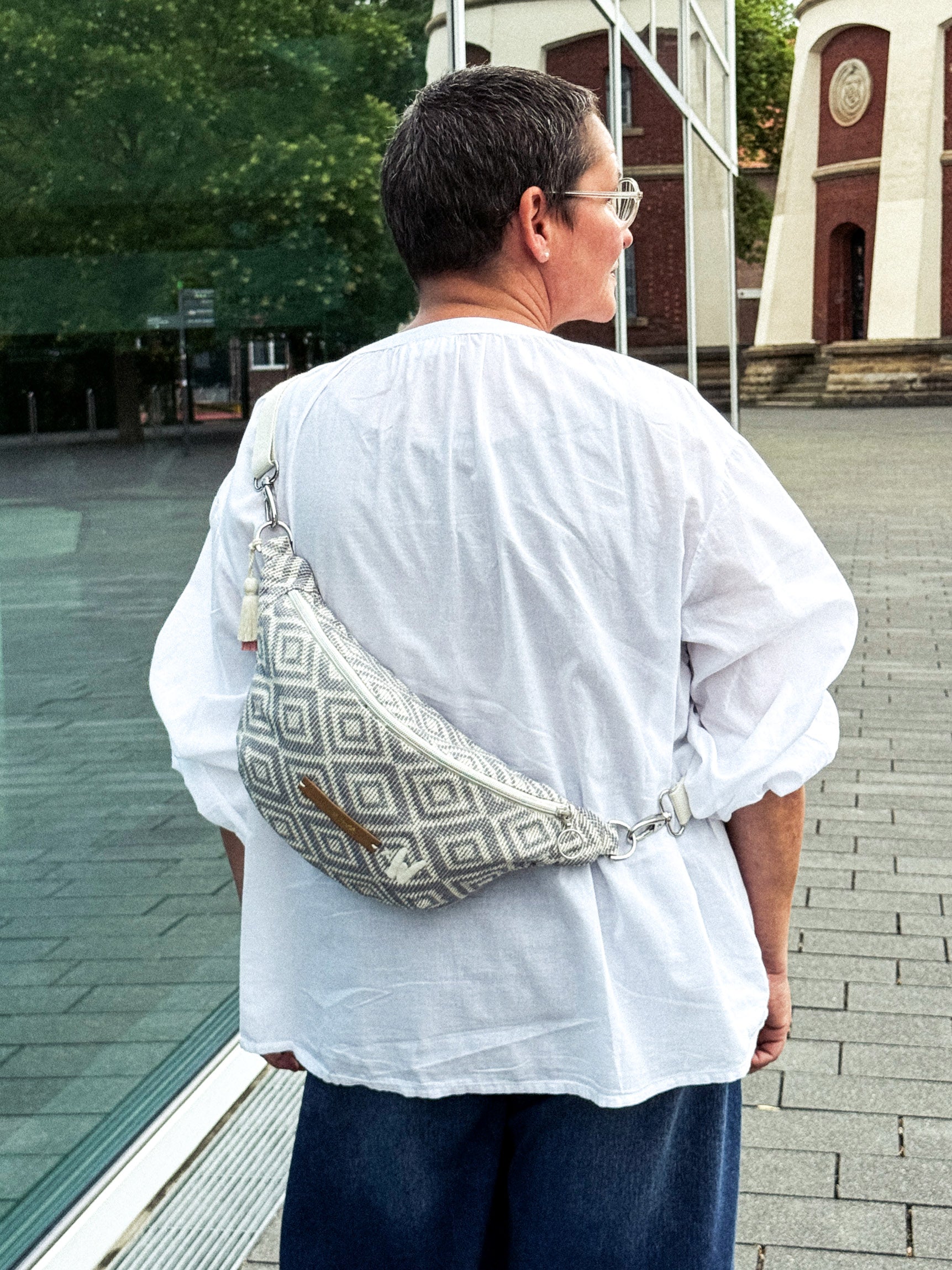 Crossbody Bag von mara mea an Midager Frau in Blau-rau Weiß 