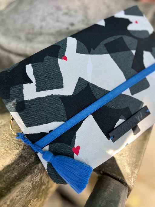 SAMPLE SALE I Diaper/tablet clutch family affair with pattern print in black/white I non-returnable