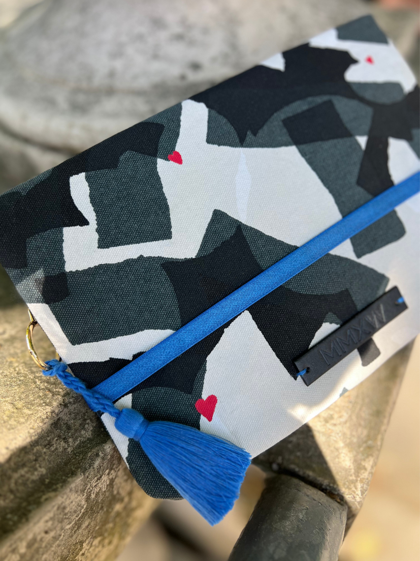 Windel-/Tablet-Clutch family affair Musterprint Schwarz/Weiß