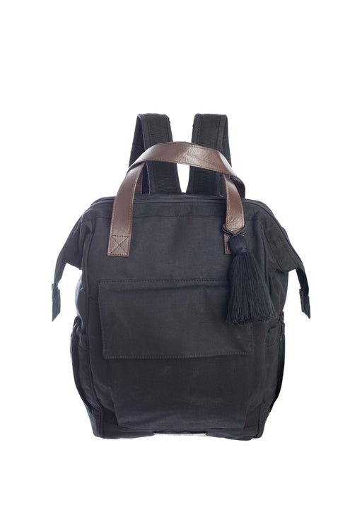Die schwarze Wickeltasche travel diary von mara mea ist dein Begleiter während und nach der Wickelzeit.
