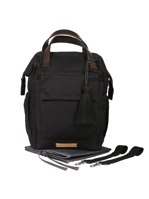 Wickeltasche travel diary in Schwarz von mara mea kommt mit Wickelunterlage und Kinderwagen-Trageriemen.