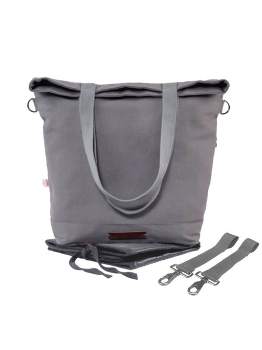 Die Wickeltasche cusco magic in Grau von mara mea kommt mit Wickelunterlage und Kinderwagenclips.