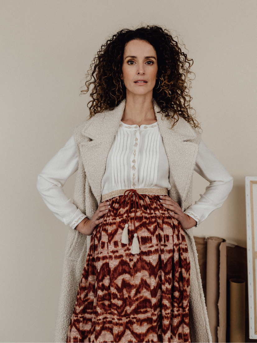 Die Fashion-, Umstands- oder Stillbluse winter ceremony in Off-White von mara mea passt wunderbar zu unserem Rock autumnal air.