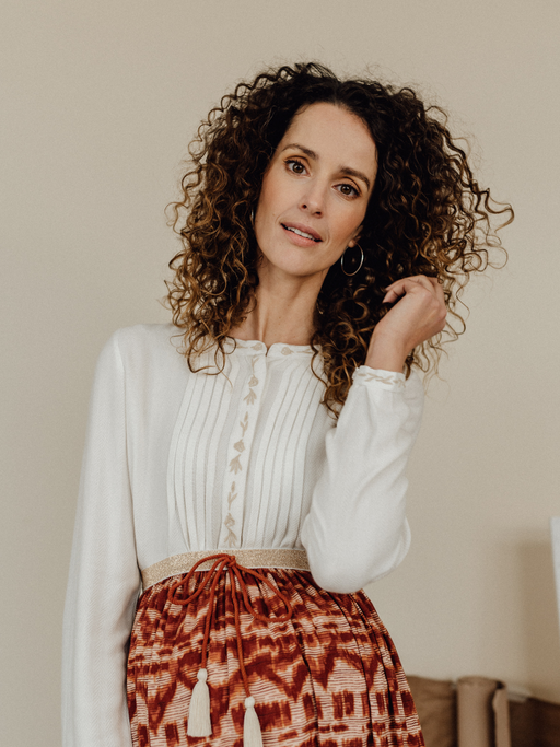 Die Fashion-, Umstands- oder Stillbluse winter ceremony in Off-White von mara mea.