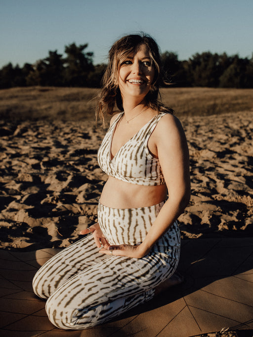 Die Umstandsleggings sugarplum in Grün tie dye von mara mea als idealer Begleiter für während der Schwangerschaft.