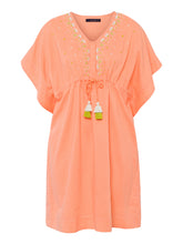 Der Umstandskaftan in peach von mara mea ist ein tolles Kleid für festliche Anlässe in der Schwangerschaft. 