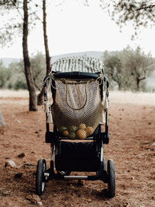 Das Kinderwagen-Netz exotic vibes mit Farbverlauf in Moosgrün von mara mea passt wunderbar zu unserem Sonnensegel aquantic plant.