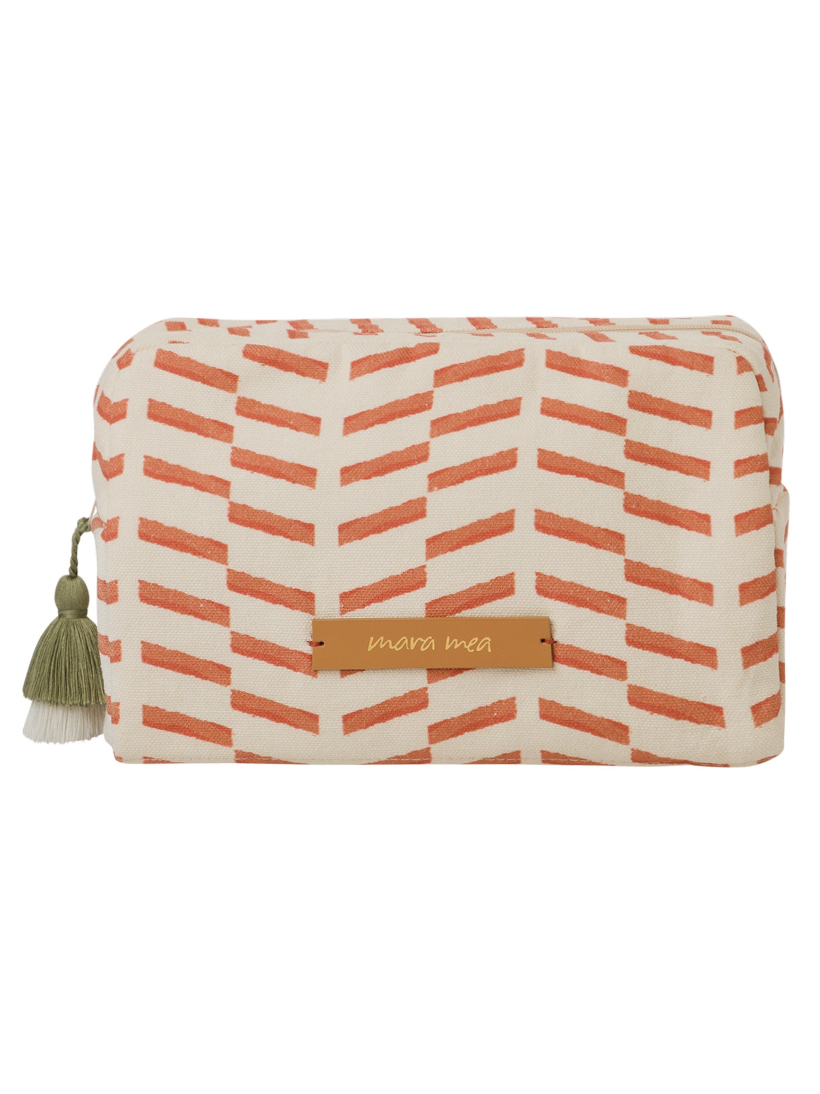 Der Kulturbeutel papaya sorbet in orange/weiß ist geräumig und bietet Platz für Windelutensilien