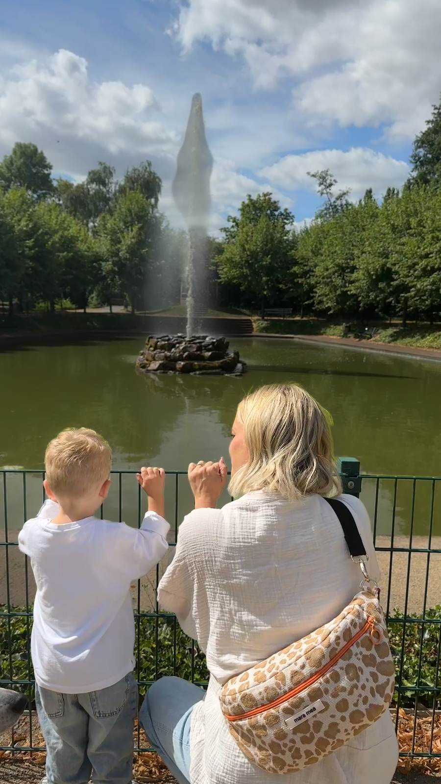 Mama und Kind unterwegs – die mara mea Tasche bleibt griffbereit